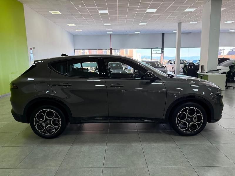 Usado Alfa Romeo Tonale Sprint 130 CV (95 kW) 2024 Gris SUV