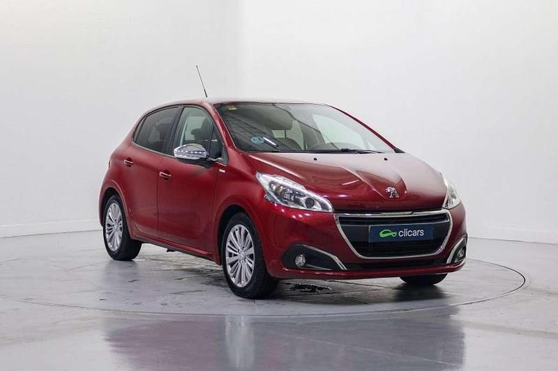 Usado Peugeot 208 Style 82 CV (60 kW) 2017 Rojo Utilitario