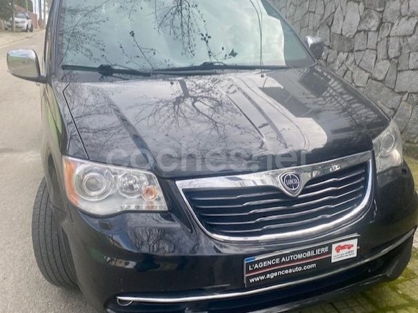 Negro Usado 2015 Lancia Voyager S Monovolumen | 13.250 € (Precio justo) - Imagen 1/4