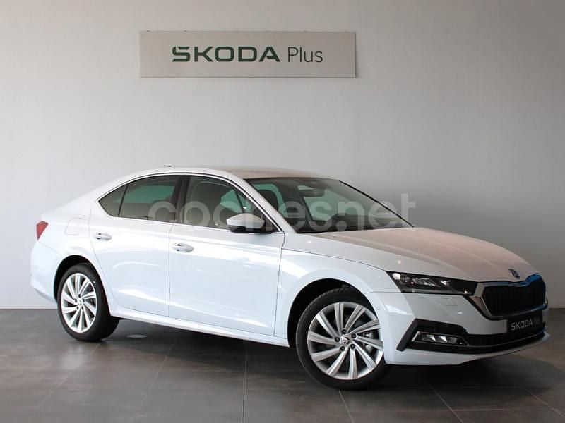 Blanco Usado 2024 Skoda Octavia Selection Berlina | 27.990 € (Buen precio) - Imagen 1/4