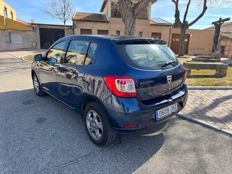 Usado Dacia Sandero 90 CV (66 kW) 2015 Azul Berlina