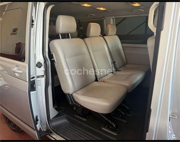 Usado VW Caravelle Comfortline 140 CV (102 kW) 2012 Gris / plata Monovolumen