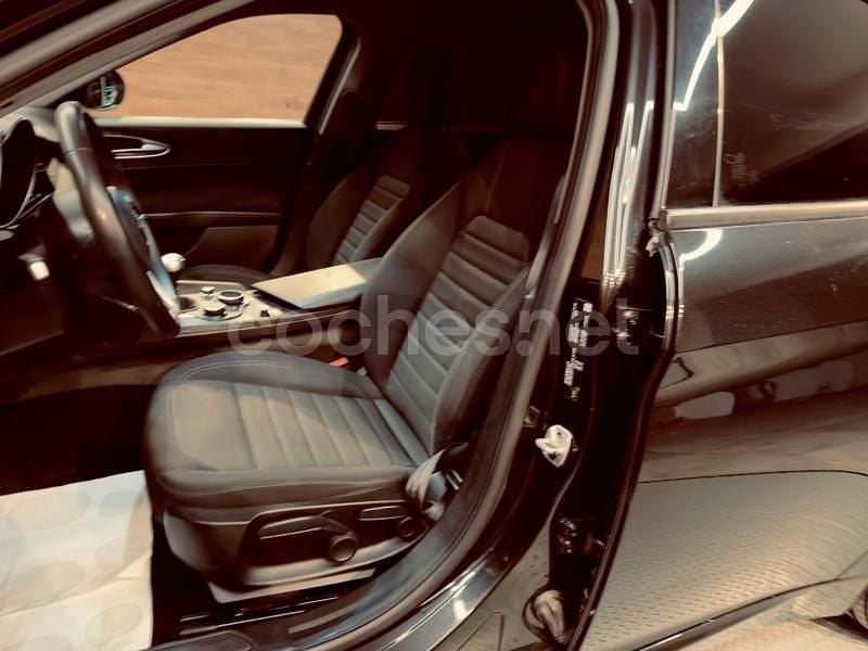 Usado Alfa Romeo Giulia 136 CV (100 kW) 2019 Negro Berlina
