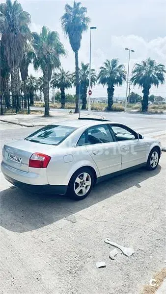 Usado Audi A4 163 CV (119 kW) 2003 Gris / plata Berlina