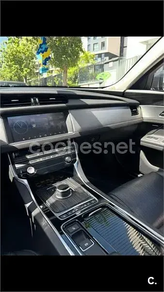 Usado Jaguar XF Prestige 250 CV (183 kW) 2018 Gris / plata Berlina
