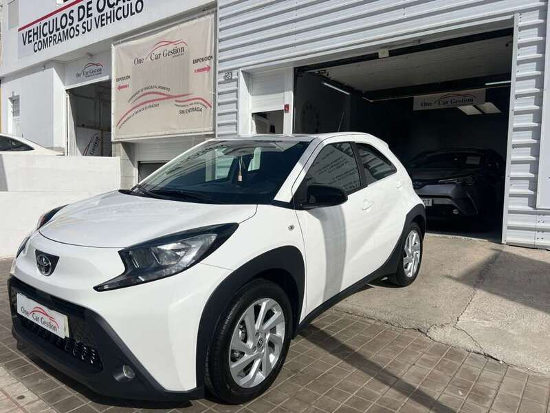 Usado 2022 Toyota Aygo X-play Utilitario | 16.595 € (Un poco caro) - Imagen 1/4