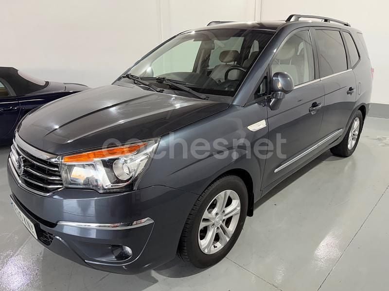 Gris / plata Usado 2018 Ssangyong (KGM) Rodius Limited Monovolumen | 16.990 € (Caro) - Imagen 1/4