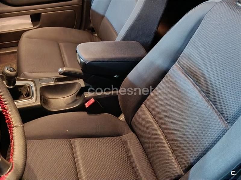 Usado Audi A4 130 CV (95 kW) 2003 Negro Familiar