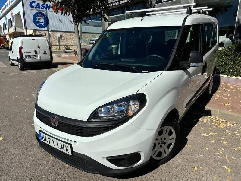 Usado Fiat Doblò 95 CV (69 kW) 2021 Blanco Monovolumen