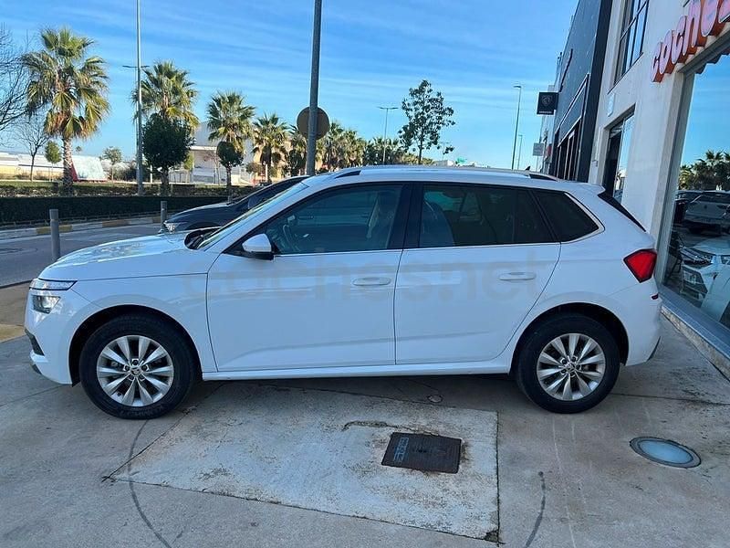 Usado Skoda Kamiq Ambition 110 CV (80 kW) 2022 Blanco SUV