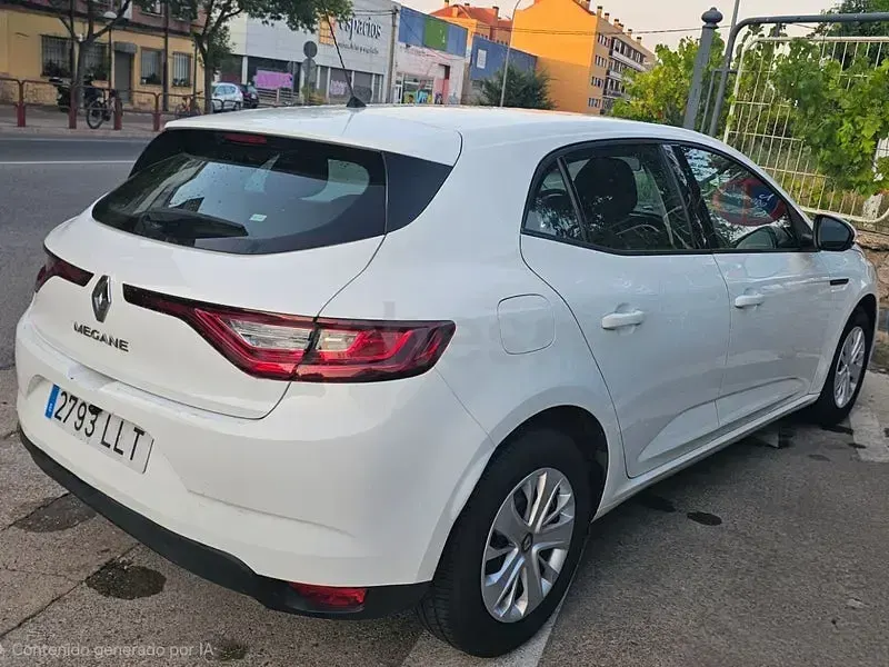Usado Renault Mégane II Life 115 CV (84 kW) 2021 Blanco Berlina