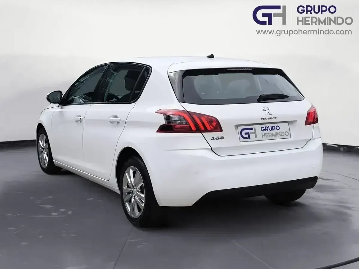 Usado Peugeot 308 Style 100 CV (73 kW) 2020 Blanco Berlina