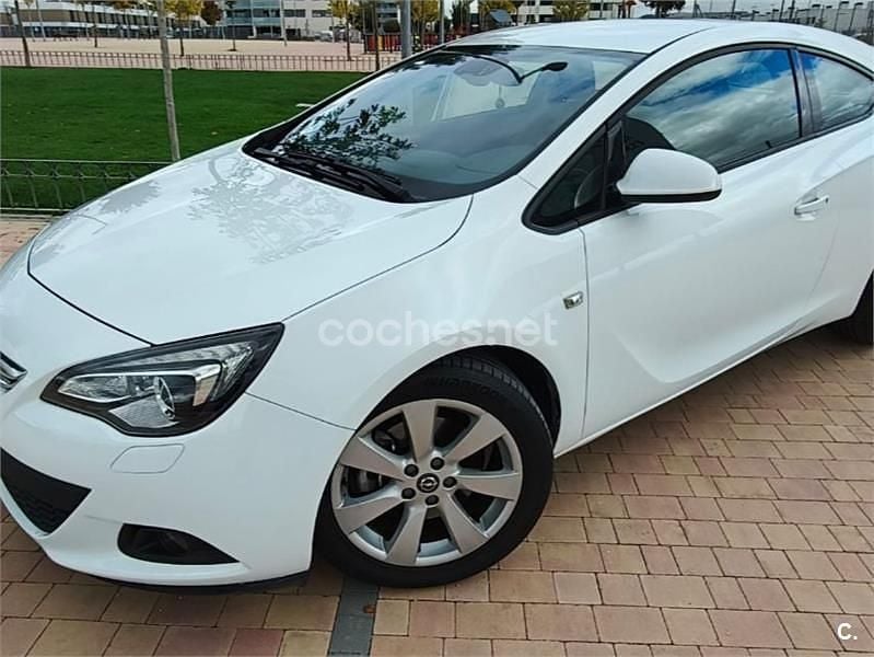 Blanco Usado 2014 Opel Astra GTC Sportive Berlina | 8000 € (Precio justo) - Imagen 1/4
