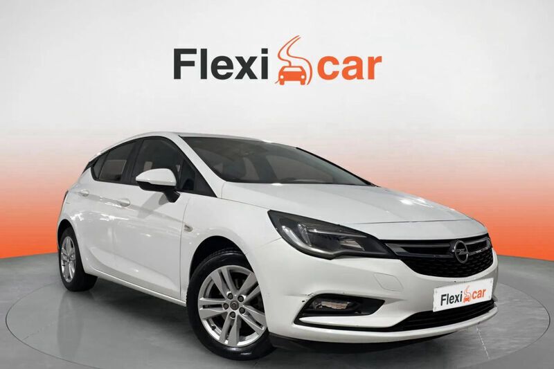 Blanco Usado 2016 Opel Astra Selective Berlina | 11.490 € (Precio justo) - Imagen 1/4