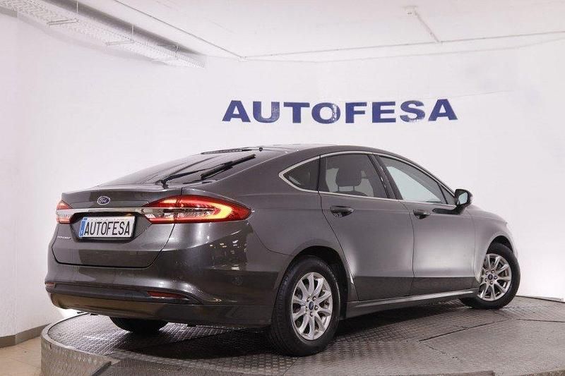 Usado Ford Mondeo Trend 120 CV (88 kW) 2019 Gris Berlina