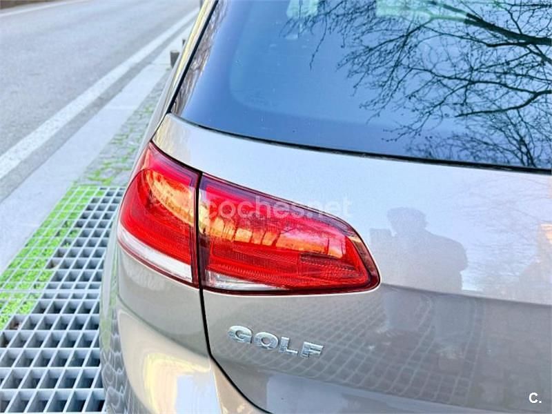 Usado VW Golf VII Advance 150 CV (110 kW) 2016 Gris / plata Berlina