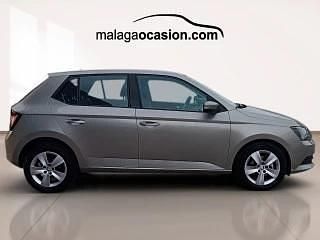 Usado Skoda Fabia Ambition 95 CV (69 kW) 2017 Beige Berlina