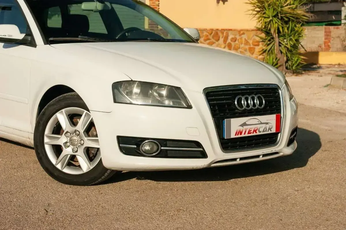 Usado Audi A3 Sportback Ambition 105 CV (77 kW) 2012 Blanco Utilitario
