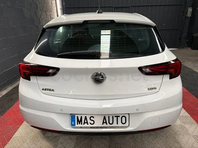 Usado Opel Astra Dynamic 136 CV (100 kW) 2016 Blanco Berlina