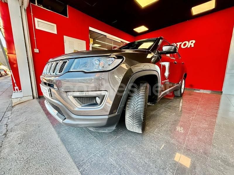 Usado Jeep Compass Sport 140 CV (102 kW) 2018 Gris / plata SUV