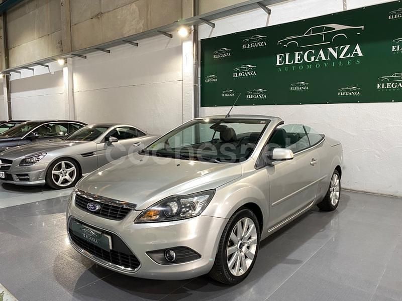 Gris / plata Usado 2009 Ford Focus Cabriolet Titanium Descapotable | 7990 € (Un poco caro) - Imagen 1/4