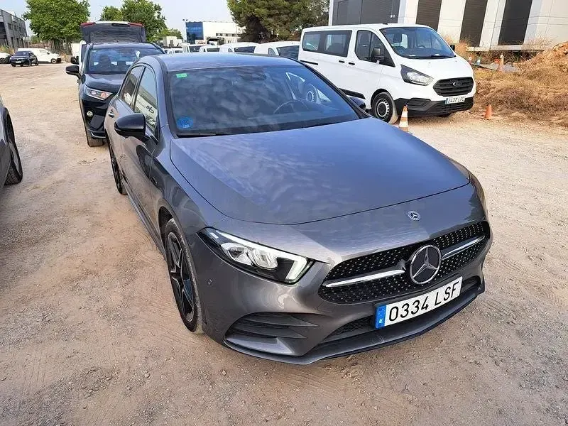 Usado Mercedes A250 218 CV (160 kW) 2021 Gris / plata Berlina