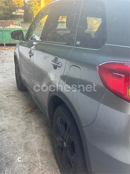 Usado Suzuki Vitara 140 CV (102 kW) 2017 Gris / plata SUV