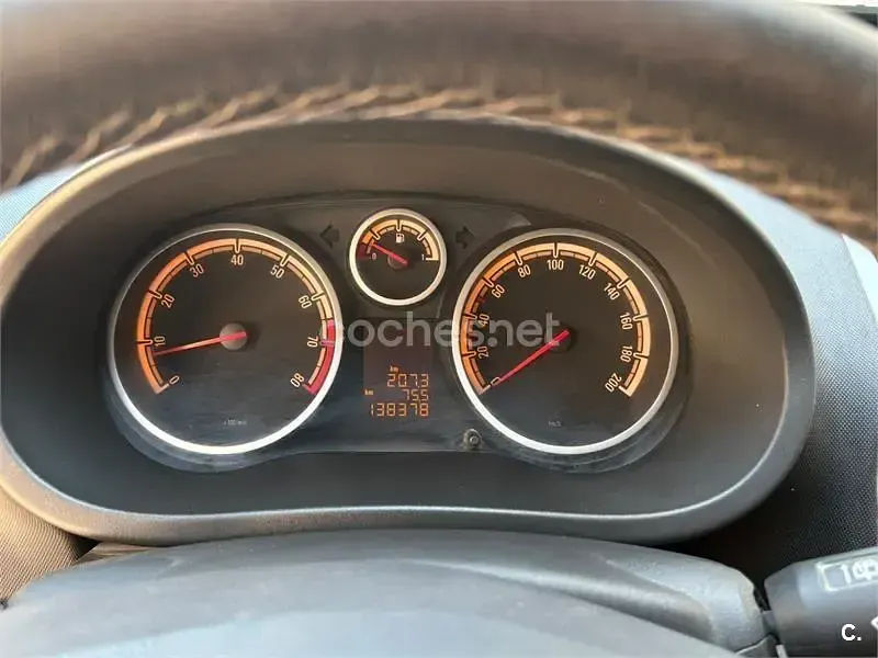Usado Opel Corsa Selective 85 CV (62 kW) 2012 Negro Utilitario