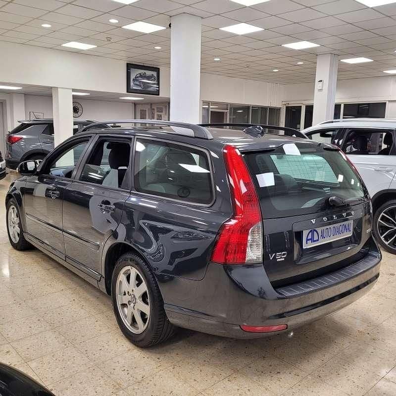 Usado Volvo V50 Momentum 136 CV (100 kW) 2009 Azul Familiar