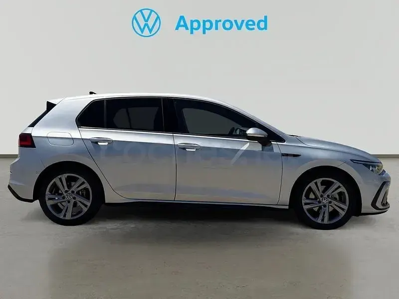 Usado VW Golf VIII R-line 150 CV (110 kW) 2020 Gris / plata Berlina