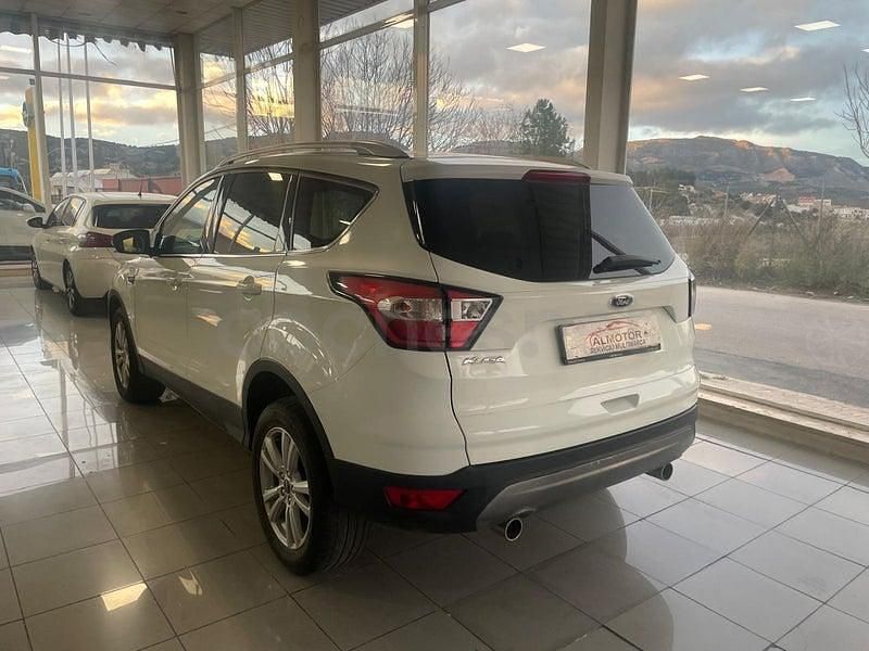 Usado Ford Kuga Trend 150 CV (110 kW) 2019 Blanco SUV