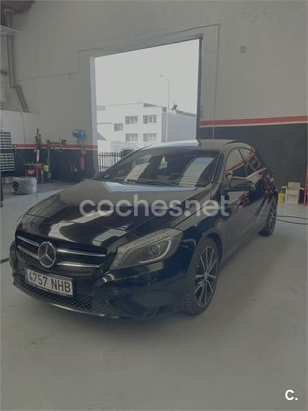 Usado Mercedes A180 Urban 122 CV (89 kW) 2015 Negro Berlina