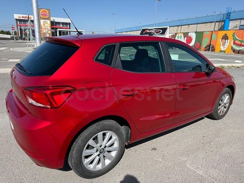 Usado Seat Ibiza Style 95 CV (69 kW) 2018 Rojo Utilitario