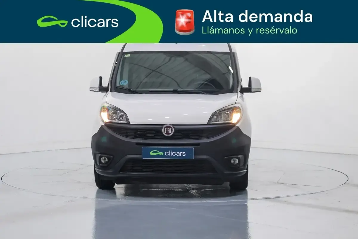 Usado Fiat Doblò 95 CV (69 kW) 2022 Blanco Monovolumen