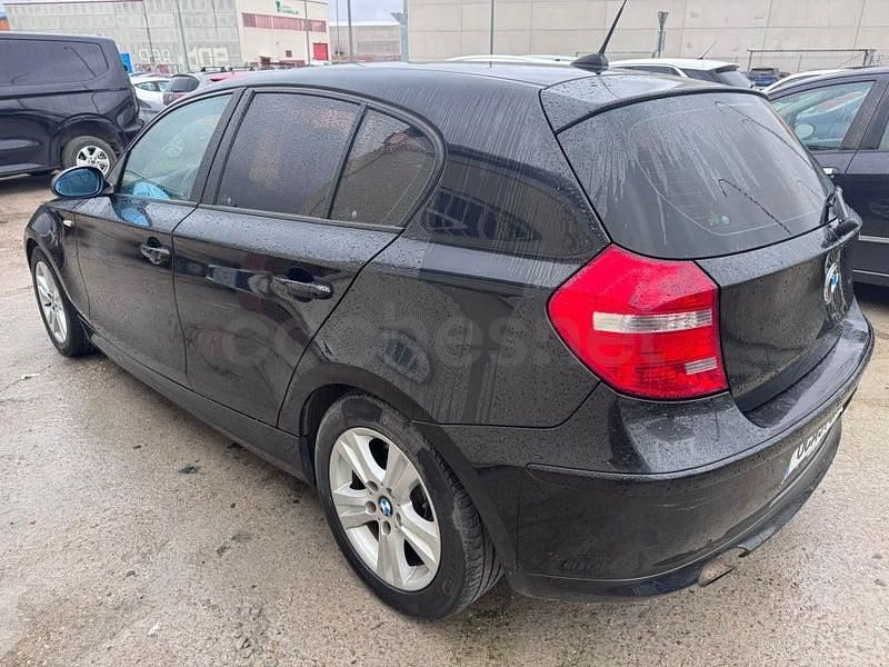 Usado BMW 118 143 CV (105 kW) 2007 Negro Utilitario