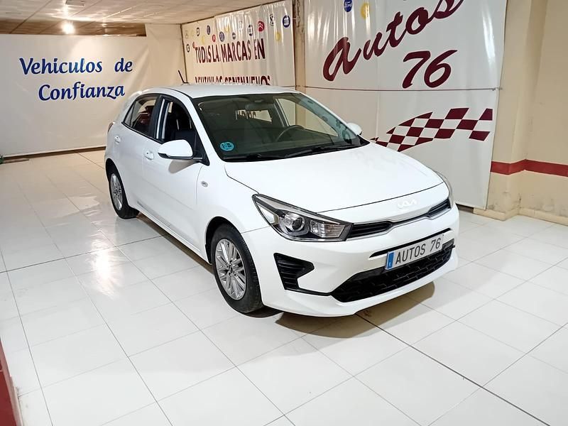 Usado Kia Rio 84 CV (61 kW) 2022 Blanco