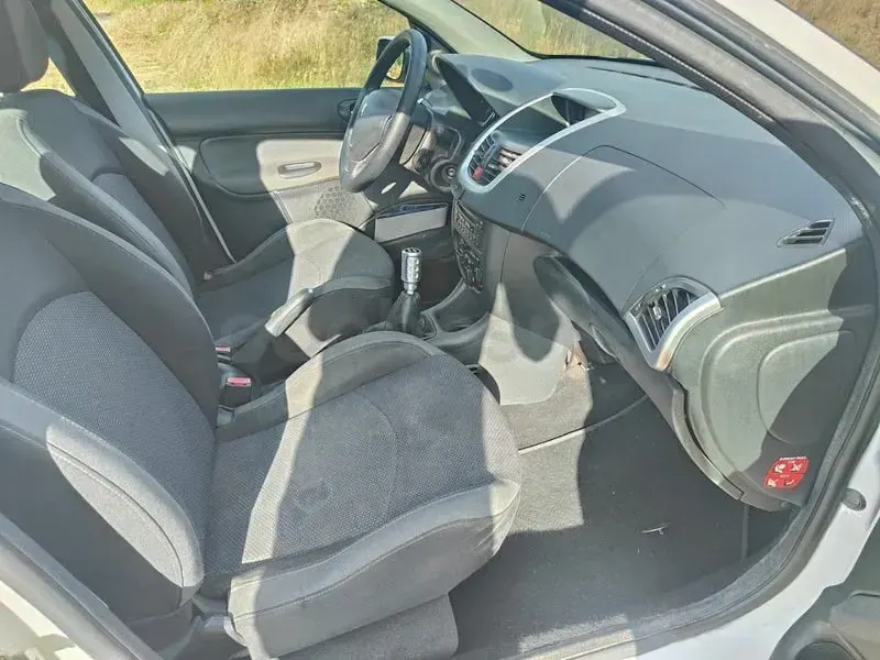 Usado Peugeot 206+ 70 CV (51 kW) 2010 Blanco Utilitario