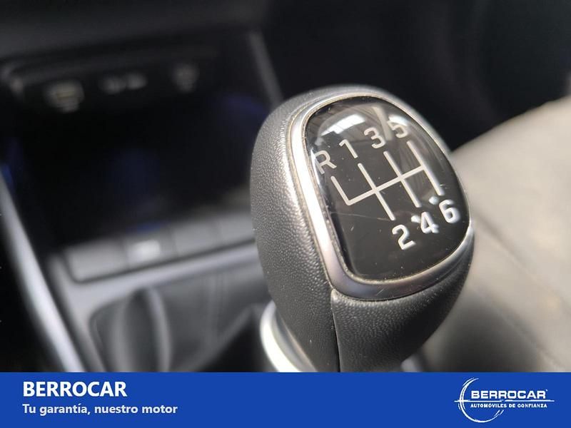 Usado Hyundai i20 100 CV (73 kW) 2024 Verde Utilitario