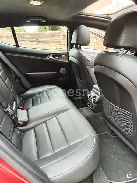 Usado Kia Stinger GT-Line 245 CV (180 kW) 2021 Rojo Utilitario