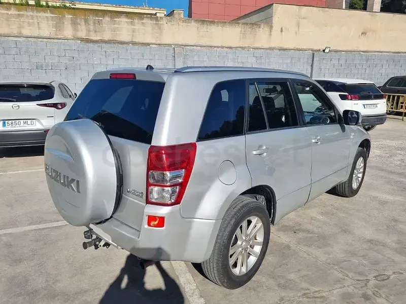 Usado Suzuki Grand Vitara 140 CV (102 kW) 2010 Gris / plata SUV