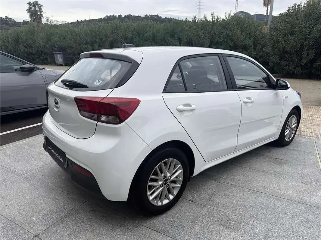 Usado Kia Rio 84 CV (61 kW) 2021 Utilitario