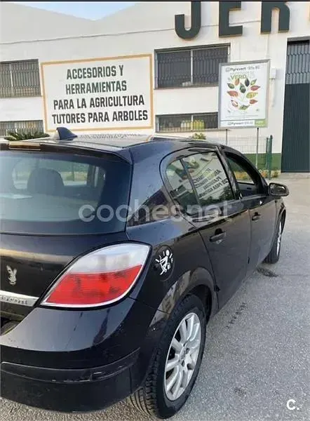 Begagnad Opel Astra Enjoy 120 HK (88 kW) 2006 Svart Sedan