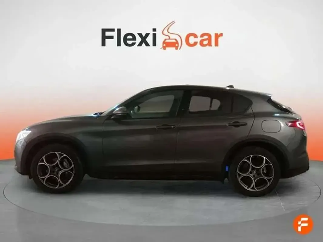 Usado Alfa Romeo Stelvio Sprint 200 CV (147 kW) 2022 Gris SUV