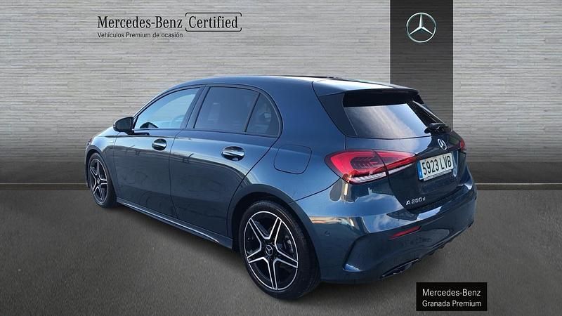 Usado Mercedes A200 AMG line 150 CV (110 kW) 2021 Azul denim Berlina