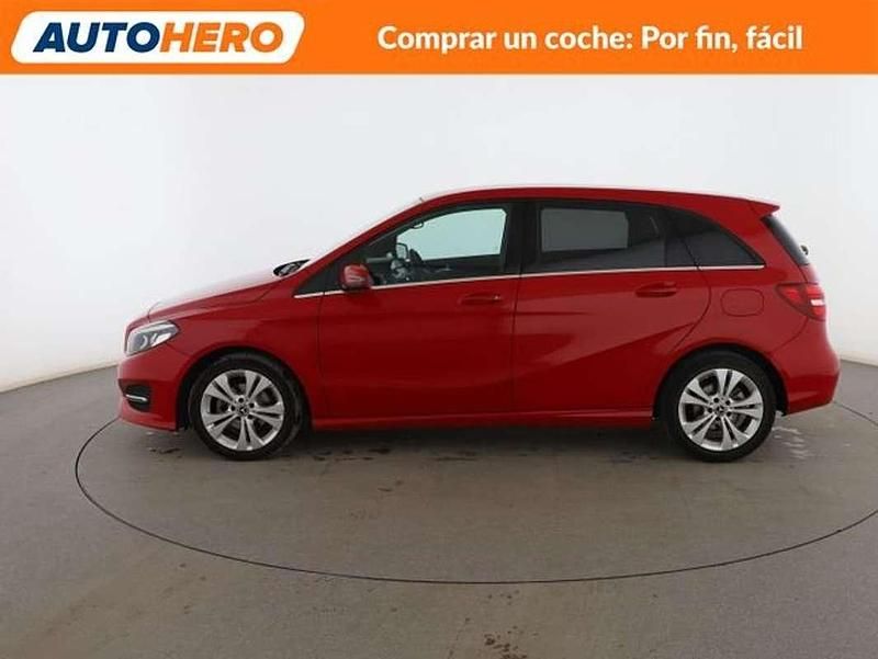 Usado Mercedes B180 110 CV (80 kW) 2018 Rojo Monovolumen
