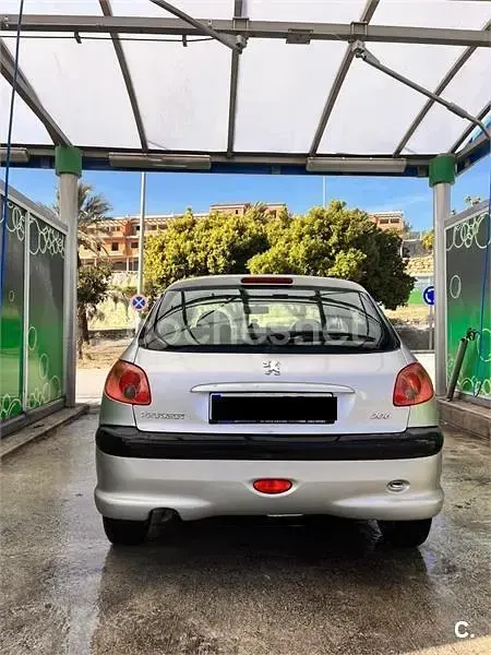 Usado Peugeot 206 75 CV (55 kW) 2004 Gris / plata Berlina