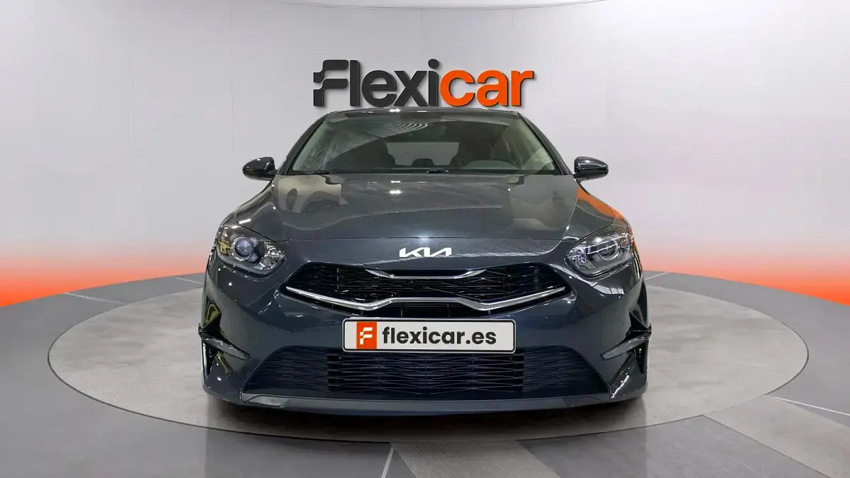 Usado Kia Ceed 136 CV (100 kW) 2023 Gris Utilitario