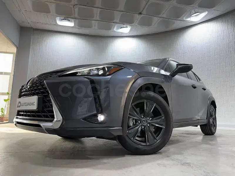 Usado Lexus UX 199 CV (146 kW) 2025 Gris / plata SUV