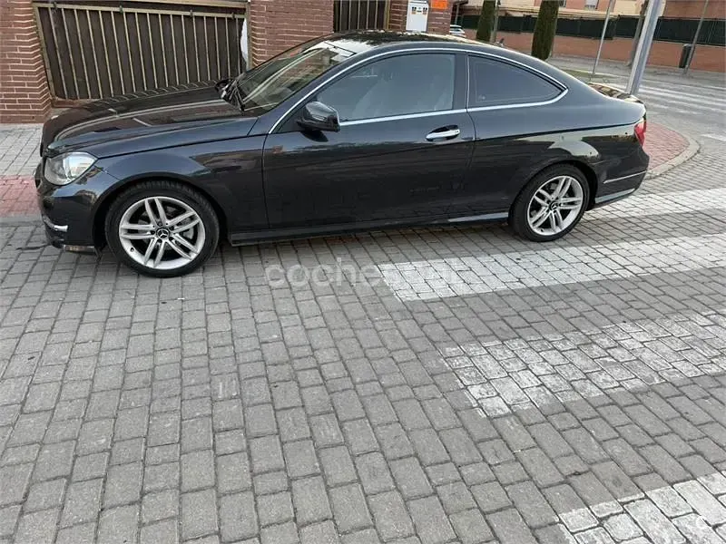 Usado Mercedes C220 170 CV (125 kW) 2013 Gris / plata Coupe