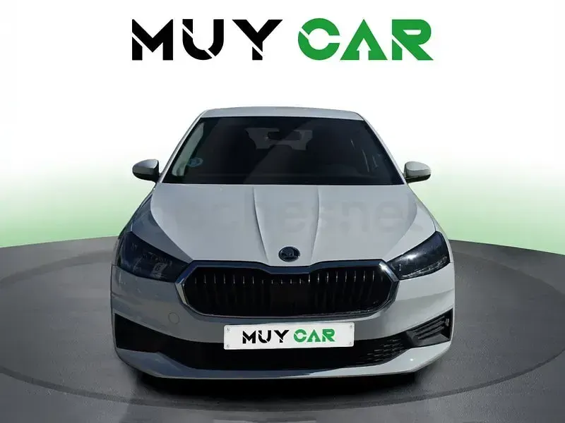 Usado Skoda Fabia Ambition 80 CV (58 kW) 2022 Blanco Utilitario
